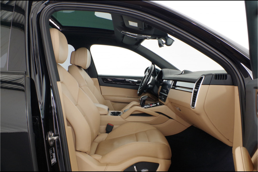 Porsche Cayenne 3.0 E-Hybrid 463pk > Pano.schuif/Sport-Chrono/Porsche Active Suspension/Trekhaak...