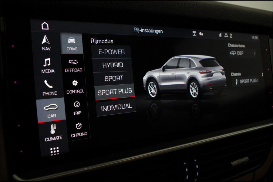 Porsche Cayenne 3.0 E-Hybrid 463pk > Pano.schuif/Sport-Chrono/Porsche Active Suspension/Trekhaak...
