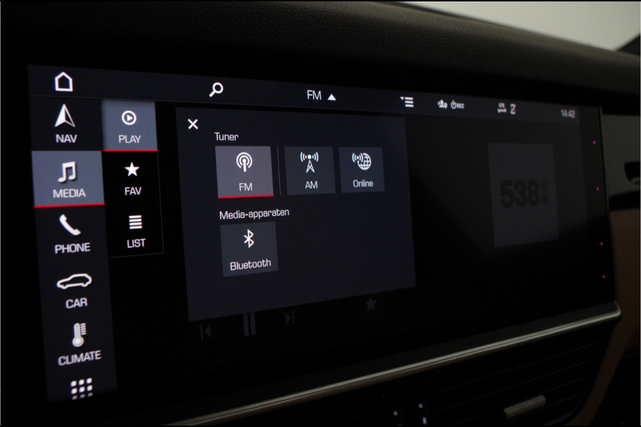 Porsche Cayenne 3.0 E-Hybrid 463pk > Pano.schuif/Sport-Chrono/Porsche Active Suspension/Trekhaak...