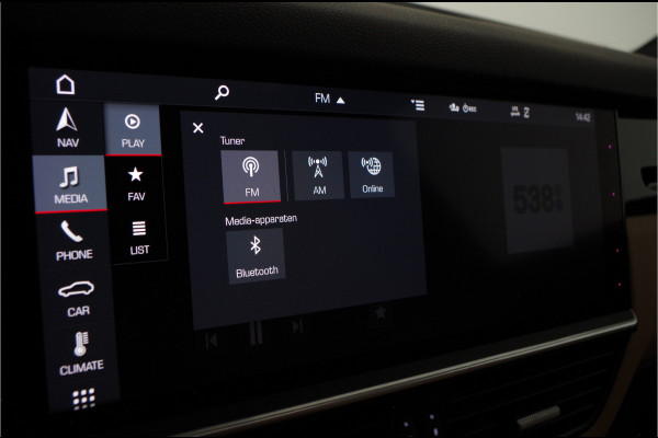 Porsche Cayenne 3.0 E-Hybrid 463pk > Pano.schuif/Sport-Chrono/Porsche Active Suspension/Trekhaak...