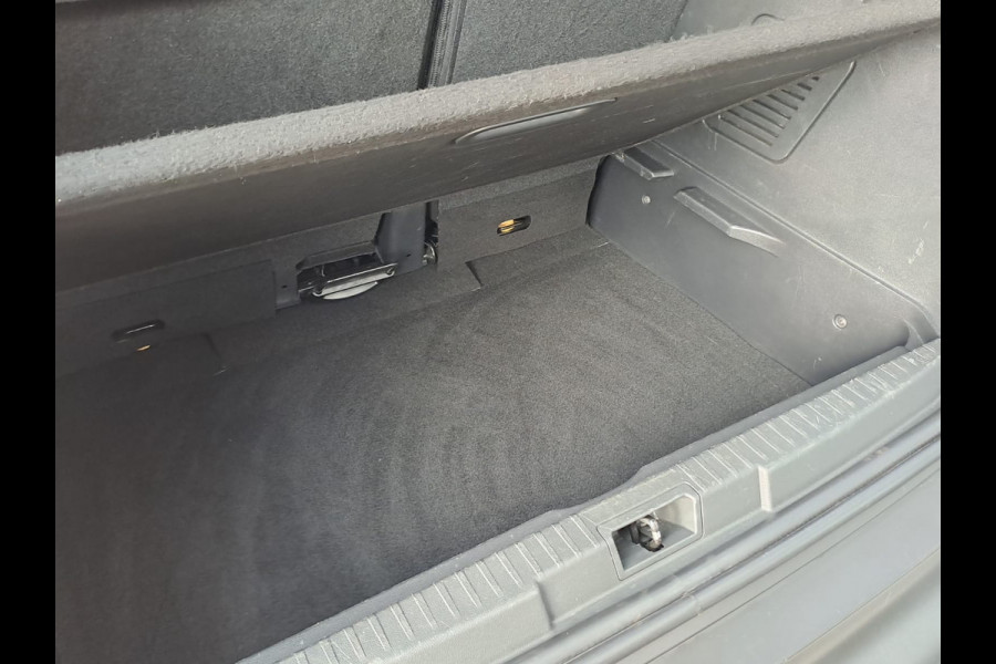 Renault Captur 0.9 TCe Intens | Xenon | Trekhaak | Stoelverwarming | R-link | Navi | PDC