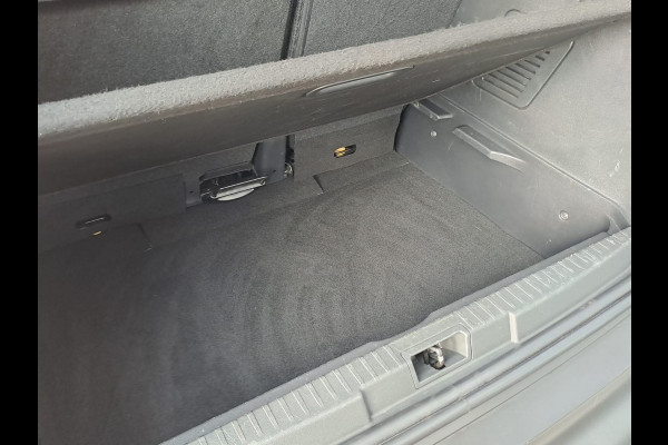 Renault Captur 0.9 TCe Intens | Xenon | Trekhaak | Stoelverwarming | R-link | Navi | PDC