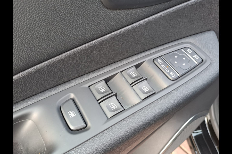 Renault Captur 0.9 TCe Intens | Xenon | Trekhaak | Stoelverwarming | R-link | Navi | PDC