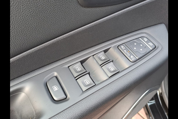 Renault Captur 0.9 TCe Intens | Xenon | Trekhaak | Stoelverwarming | R-link | Navi | PDC