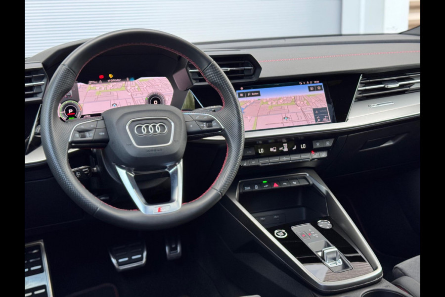 Audi A3 Sportback 45 TFSI e S edition Competition RS zetels/Pano/Sfeer