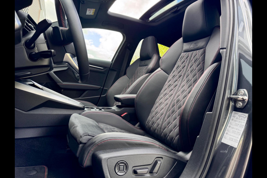Audi A3 Sportback 45 TFSI e S edition Competition RS zetels/Pano/Sfeer