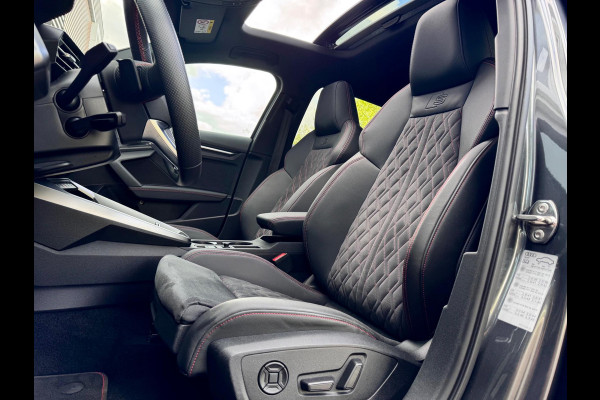 Audi A3 Sportback 45 TFSI e S edition Competition RS zetels/Pano/Sfeer