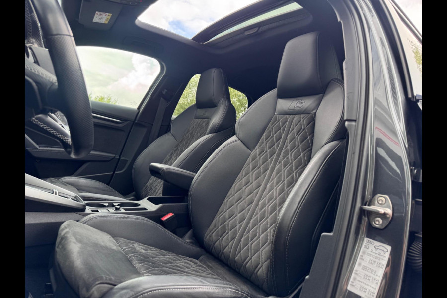 Audi A3 Sportback 40 TFSI e Edition Rs zetels/B&O/Pano/Keyless