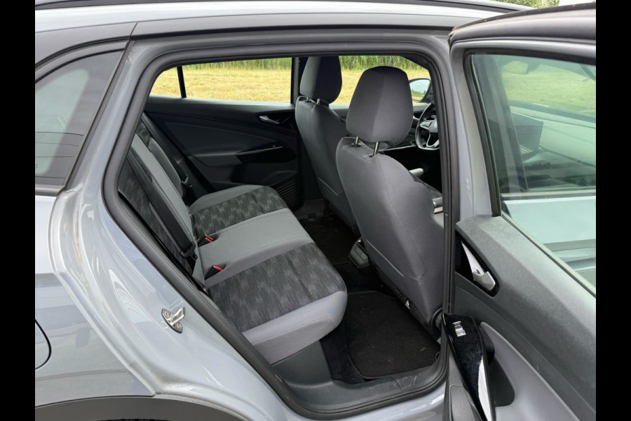 Volkswagen ID.4 Life 77 kWh / Trekhaak / Navigatie / 19'' / DAB / Stuurverwarming / Stoelverwarming / ACC / Warmtepomp