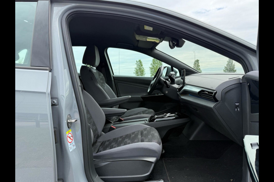 Volkswagen ID.4 Life 77 kWh / Trekhaak / Navigatie / 19'' / DAB / Stuurverwarming / Stoelverwarming / ACC / Warmtepomp