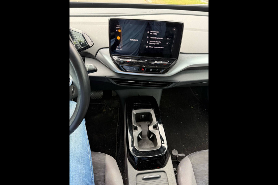 Volkswagen ID.4 Life 77 kWh / Trekhaak / Navigatie / 19'' / DAB / Stuurverwarming / Stoelverwarming / ACC / Warmtepomp