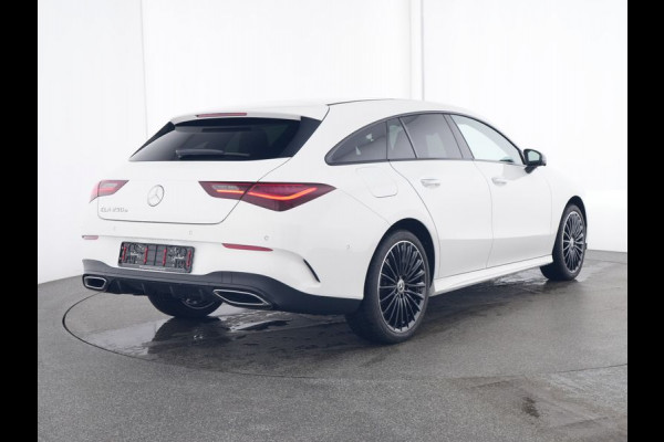 Mercedes-Benz CLA-Klasse Shooting Brake 250 e AMG Face Lift Plug-In Hybride | Edition AMG Line | Panorama Schuif-Kanteldak | 19 Inch AMG Velgen | AC en DC laden | Stuur en Stoelverwarming. Inclusief 24 maanden MB Certified garantie voor Europa.