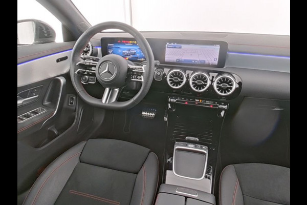 Mercedes-Benz CLA-Klasse Shooting Brake 250 e AMG Face Lift Plug-In Hybride | Edition AMG Line | Panorama Schuif-Kanteldak | 19 Inch AMG Velgen | AC en DC laden | Stuur en Stoelverwarming. Inclusief 24 maanden MB Certified garantie voor Europa.