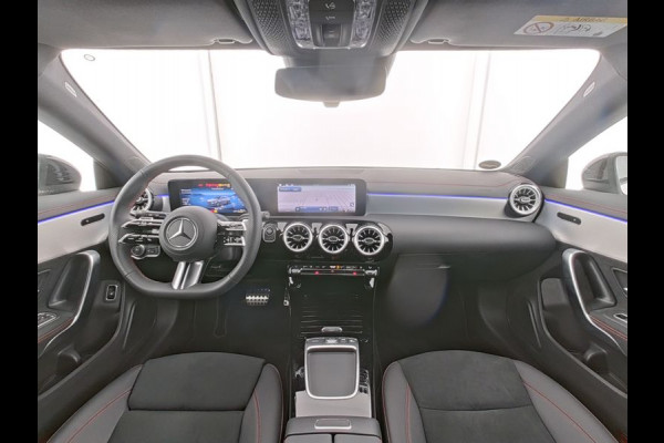 Mercedes-Benz CLA-Klasse Shooting Brake 250 e AMG Face Lift Plug-In Hybride | Edition AMG Line | Panorama Schuif-Kanteldak | 19 Inch AMG Velgen | AC en DC laden | Stuur en Stoelverwarming. Inclusief 24 maanden MB Certified garantie voor Europa.