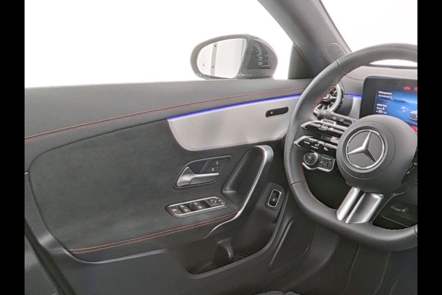 Mercedes-Benz CLA-Klasse Shooting Brake 250 e AMG Face Lift Plug-In Hybride | Edition AMG Line | Panorama Schuif-Kanteldak | 19 Inch AMG Velgen | AC en DC laden | Stuur en Stoelverwarming. Inclusief 24 maanden MB Certified garantie voor Europa.