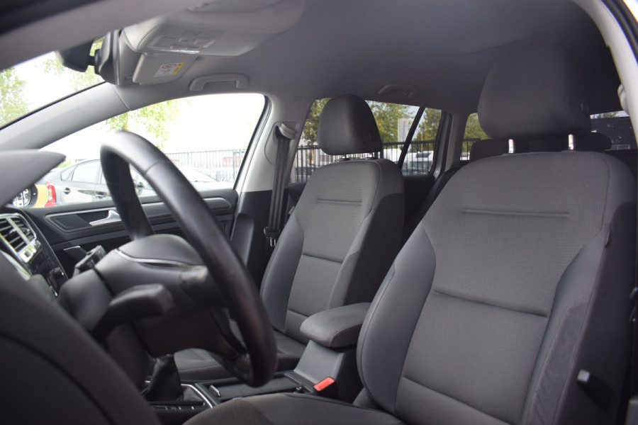 Volkswagen Golf 1.6 TDI Comfortline Business | Apple | Adaptive | Climate |