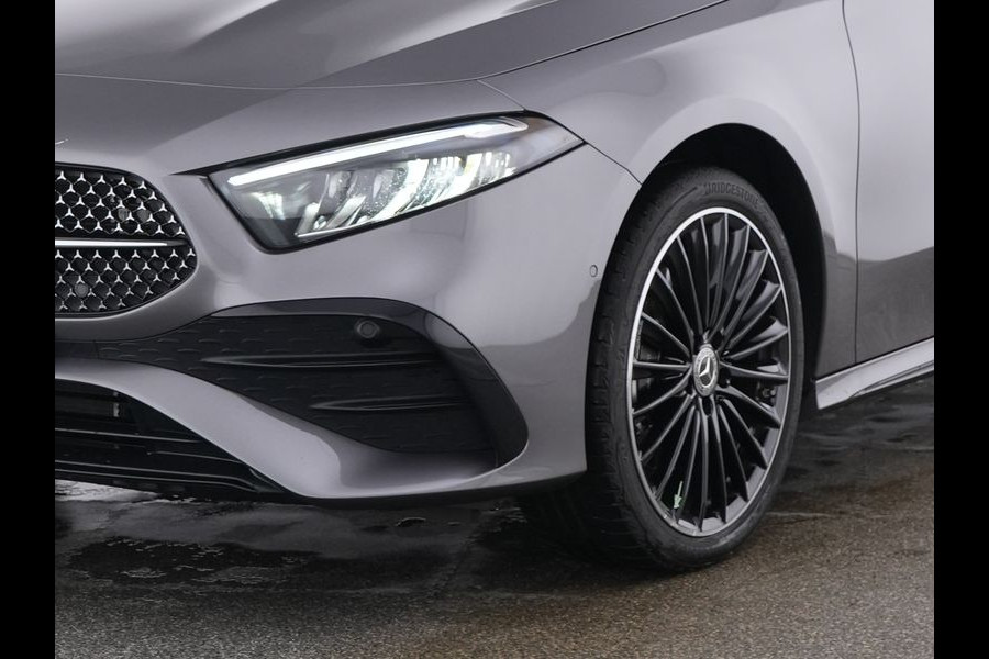 Mercedes-Benz A-Klasse 250 e AMG Face Lift Plug-In Hybride AMG Line Advanced Plus | Night Pakket | 19 Inch AMG velgen | Stoel en Stuurverwarming. Inclusief 24 maanden MB Certified garantie voor Europa.