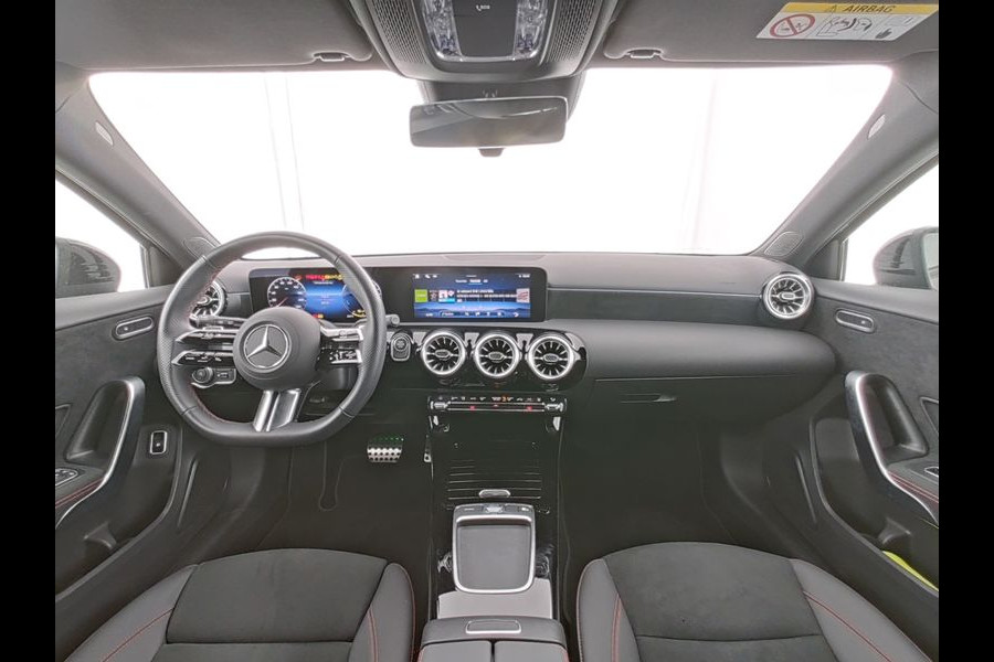 Mercedes-Benz A-Klasse 250 e AMG Face Lift Plug-In Hybride AMG Line Advanced Plus | Night Pakket | 19 Inch AMG velgen | Stoel en Stuurverwarming. Inclusief 24 maanden MB Certified garantie voor Europa.