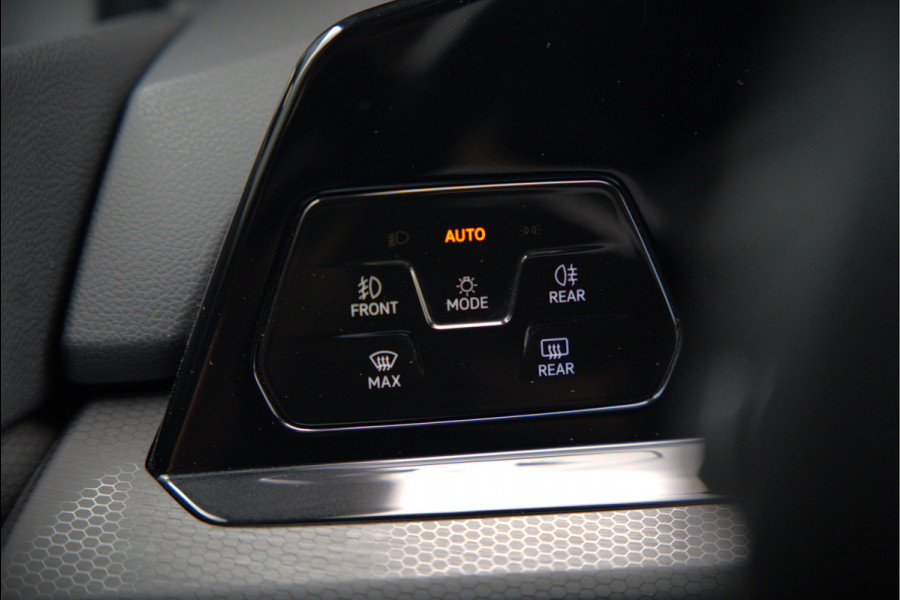Volkswagen Golf 2.0 TDI GTD | Panoramadak | Stoelverwarming | Stuurverwarming | Adaptive Cruise Control | Apple Carplay | Sport & Sound | Adaptief Onderstel | Keyless | IQ Light LED | Camera | Ambiance Verlichting