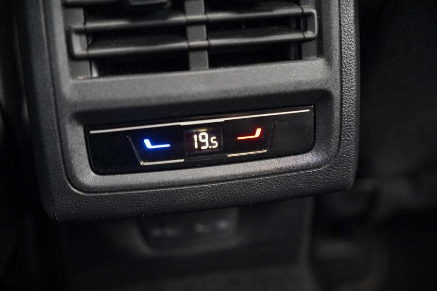Volkswagen Golf 2.0 TDI GTD | Panoramadak | Stoelverwarming | Stuurverwarming | Adaptive Cruise Control | Apple Carplay | Sport & Sound | Adaptief Onderstel | Keyless | IQ Light LED | Camera | Ambiance Verlichting