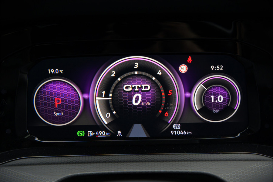 Volkswagen Golf 2.0 TDI GTD | Panoramadak | Stoelverwarming | Stuurverwarming | Adaptive Cruise Control | Apple Carplay | Sport & Sound | Adaptief Onderstel | Keyless | IQ Light LED | Camera | Ambiance Verlichting