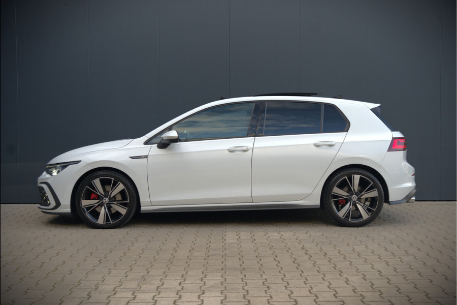 Volkswagen Golf 2.0 TDI GTD | Panoramadak | Stoelverwarming | Stuurverwarming | Adaptive Cruise Control | Apple Carplay | Sport & Sound | Adaptief Onderstel | Keyless | IQ Light LED | Camera | Ambiance Verlichting