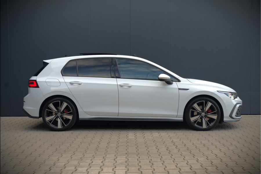 Volkswagen Golf 2.0 TDI GTD | Panoramadak | Stoelverwarming | Stuurverwarming | Adaptive Cruise Control | Apple Carplay | Sport & Sound | Adaptief Onderstel | Keyless | IQ Light LED | Camera | Ambiance Verlichting