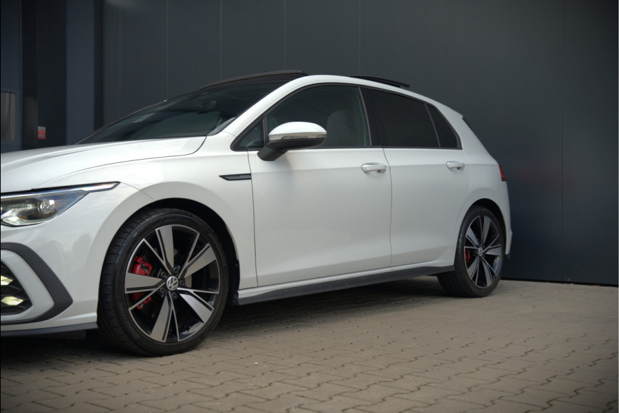Volkswagen Golf 2.0 TDI GTD | Panoramadak | Stoelverwarming | Stuurverwarming | Adaptive Cruise Control | Apple Carplay | Sport & Sound | Adaptief Onderstel | Keyless | IQ Light LED | Camera | Ambiance Verlichting
