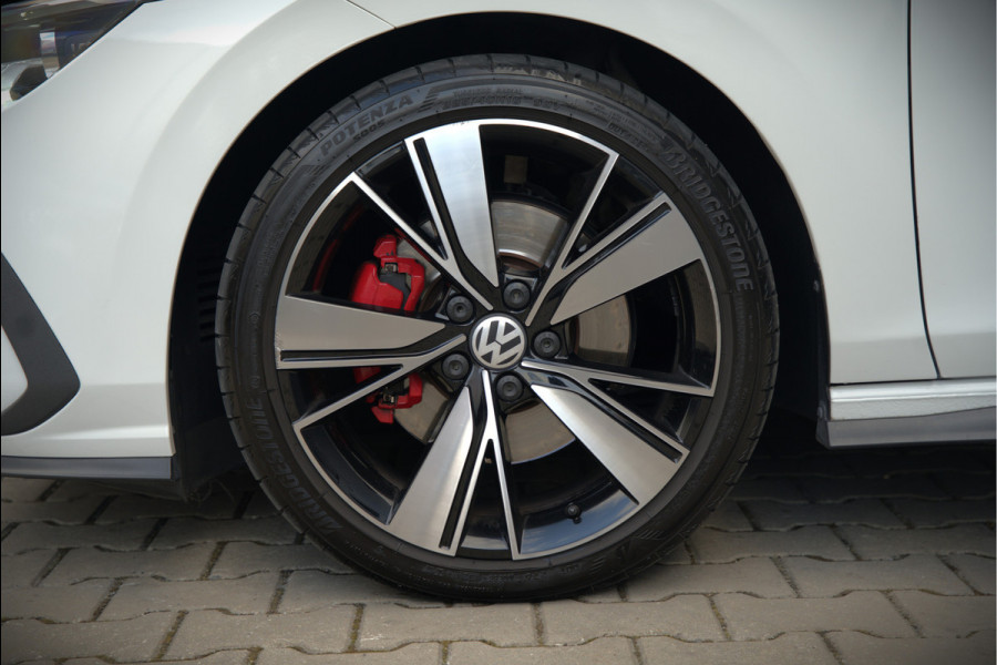 Volkswagen Golf 2.0 TDI GTD | Panoramadak | Stoelverwarming | Stuurverwarming | Adaptive Cruise Control | Apple Carplay | Sport & Sound | Adaptief Onderstel | Keyless | IQ Light LED | Camera | Ambiance Verlichting