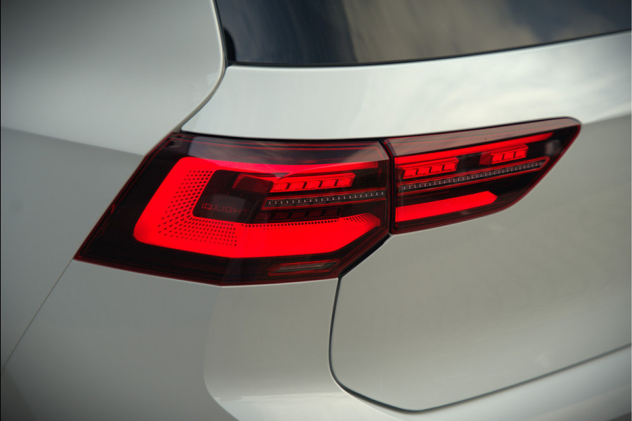 Volkswagen Golf 2.0 TDI GTD | Panoramadak | Stoelverwarming | Stuurverwarming | Adaptive Cruise Control | Apple Carplay | Sport & Sound | Adaptief Onderstel | Keyless | IQ Light LED | Camera | Ambiance Verlichting