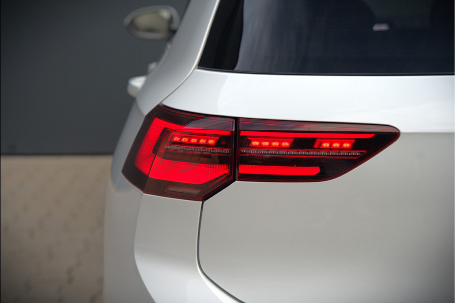 Volkswagen Golf 2.0 TDI GTD | Panoramadak | Stoelverwarming | Stuurverwarming | Adaptive Cruise Control | Apple Carplay | Sport & Sound | Adaptief Onderstel | Keyless | IQ Light LED | Camera | Ambiance Verlichting