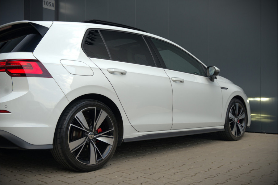 Volkswagen Golf 2.0 TDI GTD | Panoramadak | Stoelverwarming | Stuurverwarming | Adaptive Cruise Control | Apple Carplay | Sport & Sound | Adaptief Onderstel | Keyless | IQ Light LED | Camera | Ambiance Verlichting