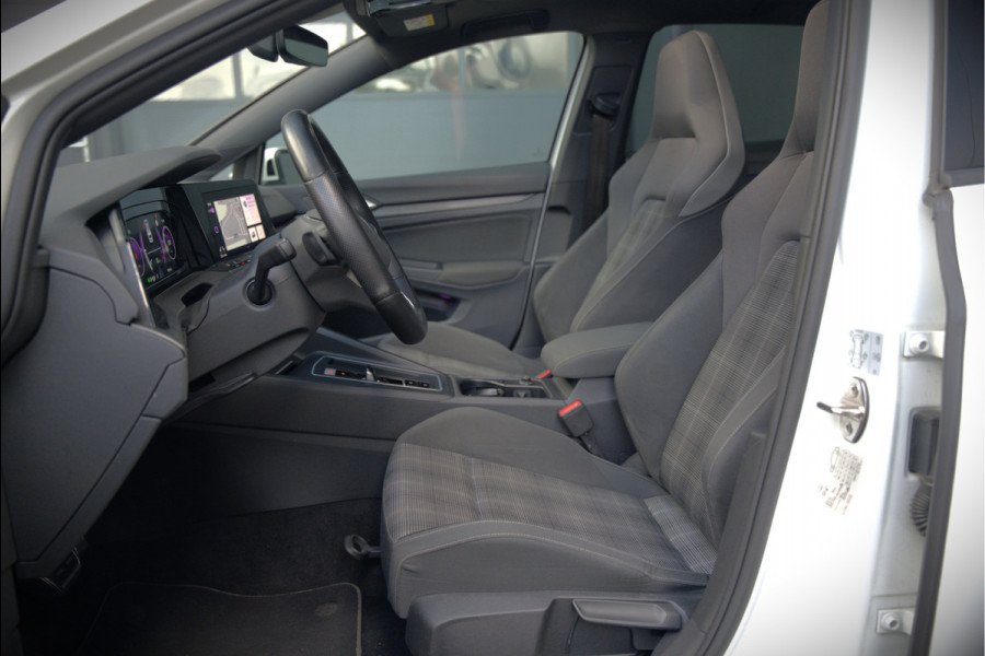 Volkswagen Golf 2.0 TDI GTD | Panoramadak | Stoelverwarming | Stuurverwarming | Adaptive Cruise Control | Apple Carplay | Sport & Sound | Adaptief Onderstel | Keyless | IQ Light LED | Camera | Ambiance Verlichting