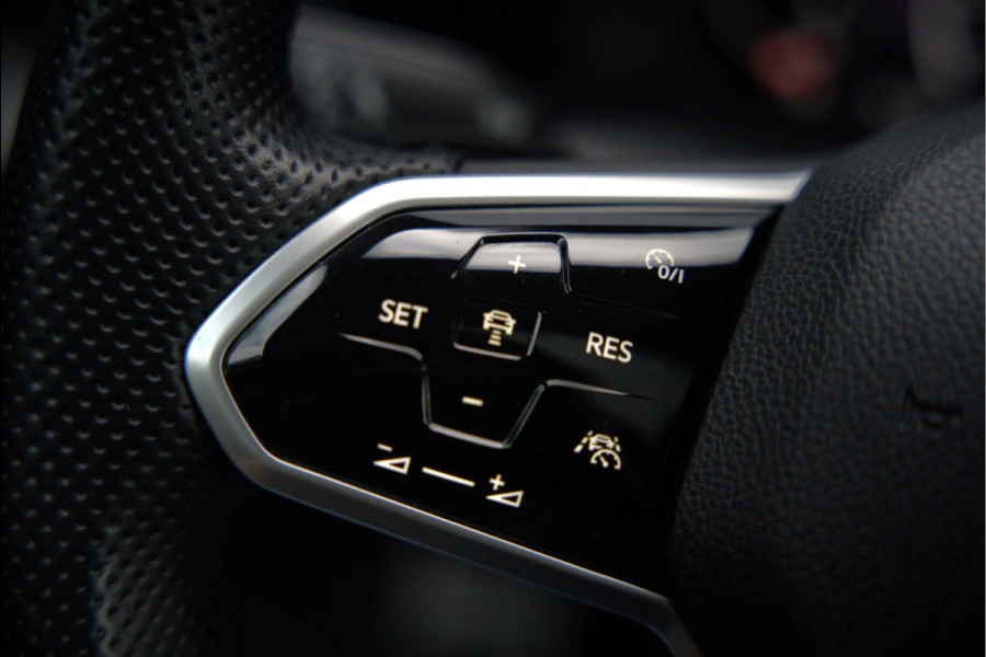 Volkswagen Golf 2.0 TDI GTD | Panoramadak | Stoelverwarming | Stuurverwarming | Adaptive Cruise Control | Apple Carplay | Sport & Sound | Adaptief Onderstel | Keyless | IQ Light LED | Camera | Ambiance Verlichting