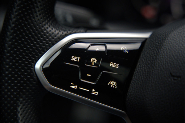 Volkswagen Golf 2.0 TDI GTD | Panoramadak | Stoelverwarming | Stuurverwarming | Adaptive Cruise Control | Apple Carplay | Sport & Sound | Adaptief Onderstel | Keyless | IQ Light LED | Camera | Ambiance Verlichting