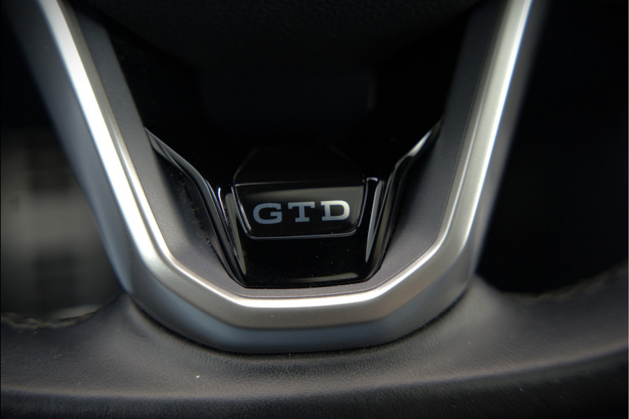 Volkswagen Golf 2.0 TDI GTD | Panoramadak | Stoelverwarming | Stuurverwarming | Adaptive Cruise Control | Apple Carplay | Sport & Sound | Adaptief Onderstel | Keyless | IQ Light LED | Camera | Ambiance Verlichting