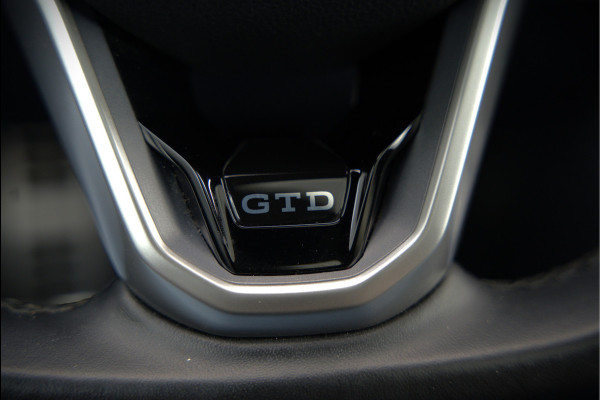 Volkswagen Golf 2.0 TDI GTD | Panoramadak | Stoelverwarming | Stuurverwarming | Adaptive Cruise Control | Apple Carplay | Sport & Sound | Adaptief Onderstel | Keyless | IQ Light LED | Camera | Ambiance Verlichting