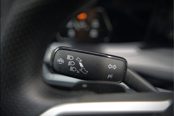 Volkswagen Golf 2.0 TDI GTD | Panoramadak | Stoelverwarming | Stuurverwarming | Adaptive Cruise Control | Apple Carplay | Sport & Sound | Adaptief Onderstel | Keyless | IQ Light LED | Camera | Ambiance Verlichting
