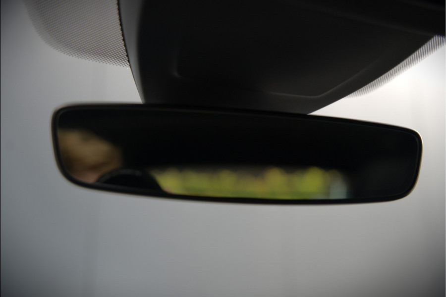 Volkswagen Golf 2.0 TDI GTD | Panoramadak | Stoelverwarming | Stuurverwarming | Adaptive Cruise Control | Apple Carplay | Sport & Sound | Adaptief Onderstel | Keyless | IQ Light LED | Camera | Ambiance Verlichting