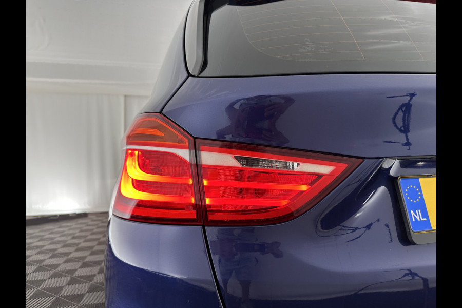 BMW 2 Serie Gran Tourer 218D High Executive Luxury-Line 7-Pers Aut. *PANO | NAVI-FULLMAP | LUXURY-LEATHER | FULL-LED | ECC | KEYLESS | HEATED-COMFORTSEATS | SHIFT-PADDLES | AMBIENT-LIGHT | CAMERA | HEAD UP | PDC | TOWBAR | 17"ALU*