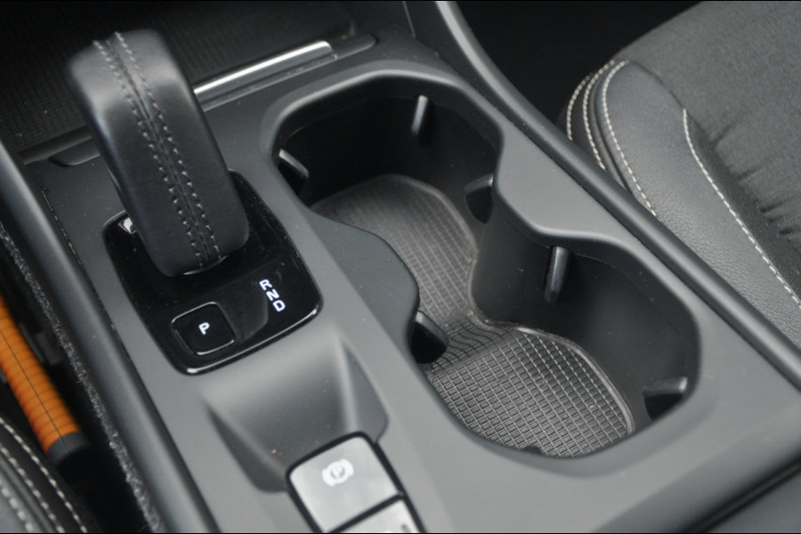 Volvo XC40 1.5 T3 Momentum Pro | Camera | Trekhaak | Mooie staat!