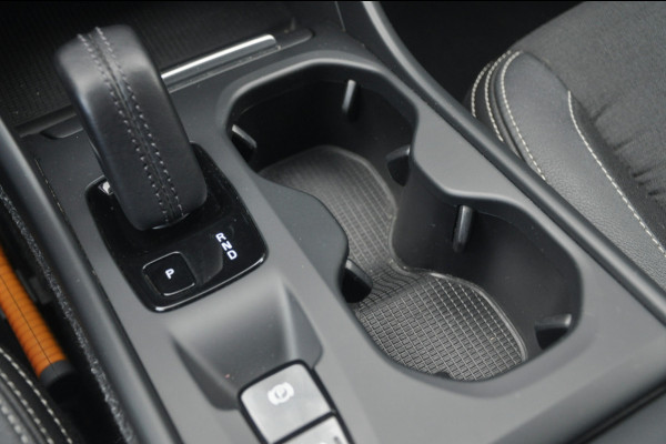 Volvo XC40 1.5 T3 Momentum Pro | Camera | Trekhaak | Mooie staat!