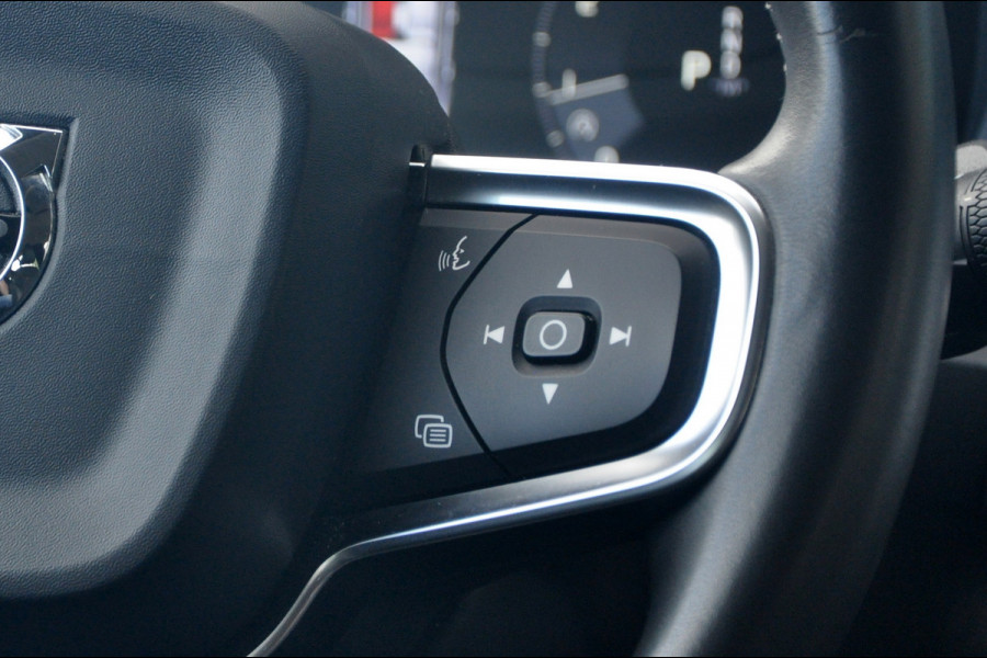 Volvo XC40 1.5 T3 Momentum Pro | Camera | Trekhaak | Mooie staat!