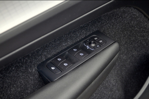 Volvo XC40 1.5 T3 Momentum Pro | Camera | Trekhaak | Mooie staat!