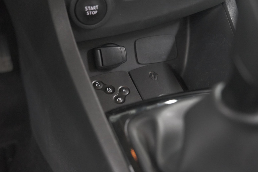 Renault Clio TCe 90 Limited | Navigatie | Parkeersensoren | Cruise Control | Apple Carplay