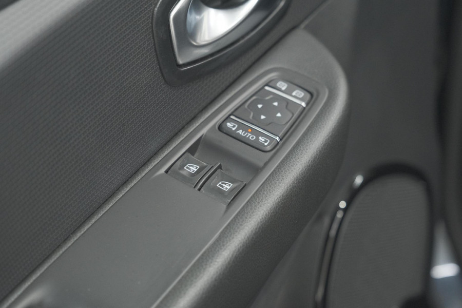 Renault Clio TCe 90 Limited | Navigatie | Parkeersensoren | Cruise Control | Apple Carplay