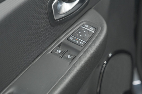 Renault Clio TCe 90 Limited | Navigatie | Parkeersensoren | Cruise Control | Apple Carplay