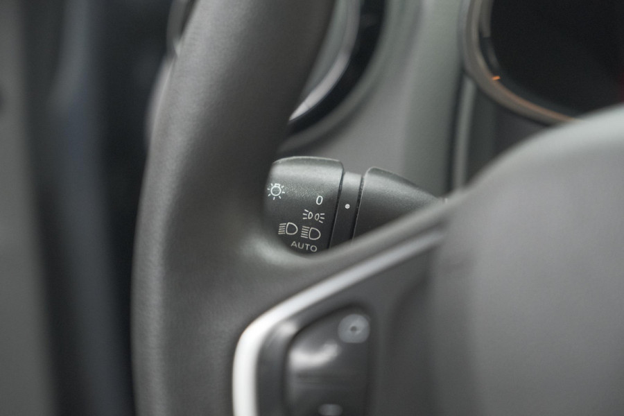 Renault Clio TCe 90 Limited | Navigatie | Parkeersensoren | Cruise Control | Apple Carplay