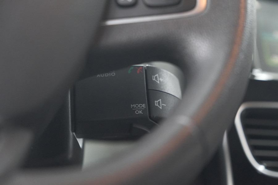 Renault Clio TCe 90 Limited | Navigatie | Parkeersensoren | Cruise Control | Apple Carplay