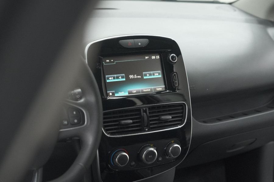 Renault Clio TCe 90 Limited | Navigatie | Parkeersensoren | Cruise Control | Apple Carplay